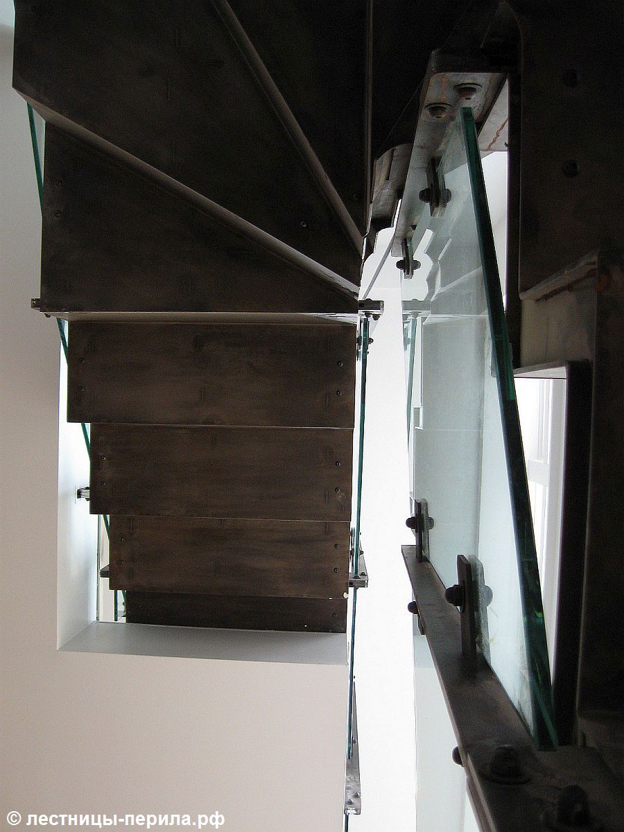 Лестница на металлокаркасе в ЖК Парк Авеню. Фото 5.