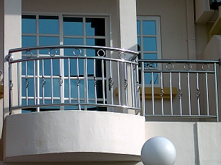 Перила из нержавейки для балкона и террасы