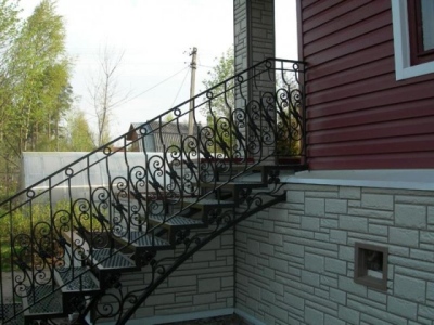 Кованая лестница в котеджном посёлке Дубрава