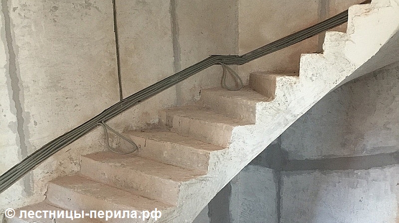 Бетонная лестница в деревне Ивановское