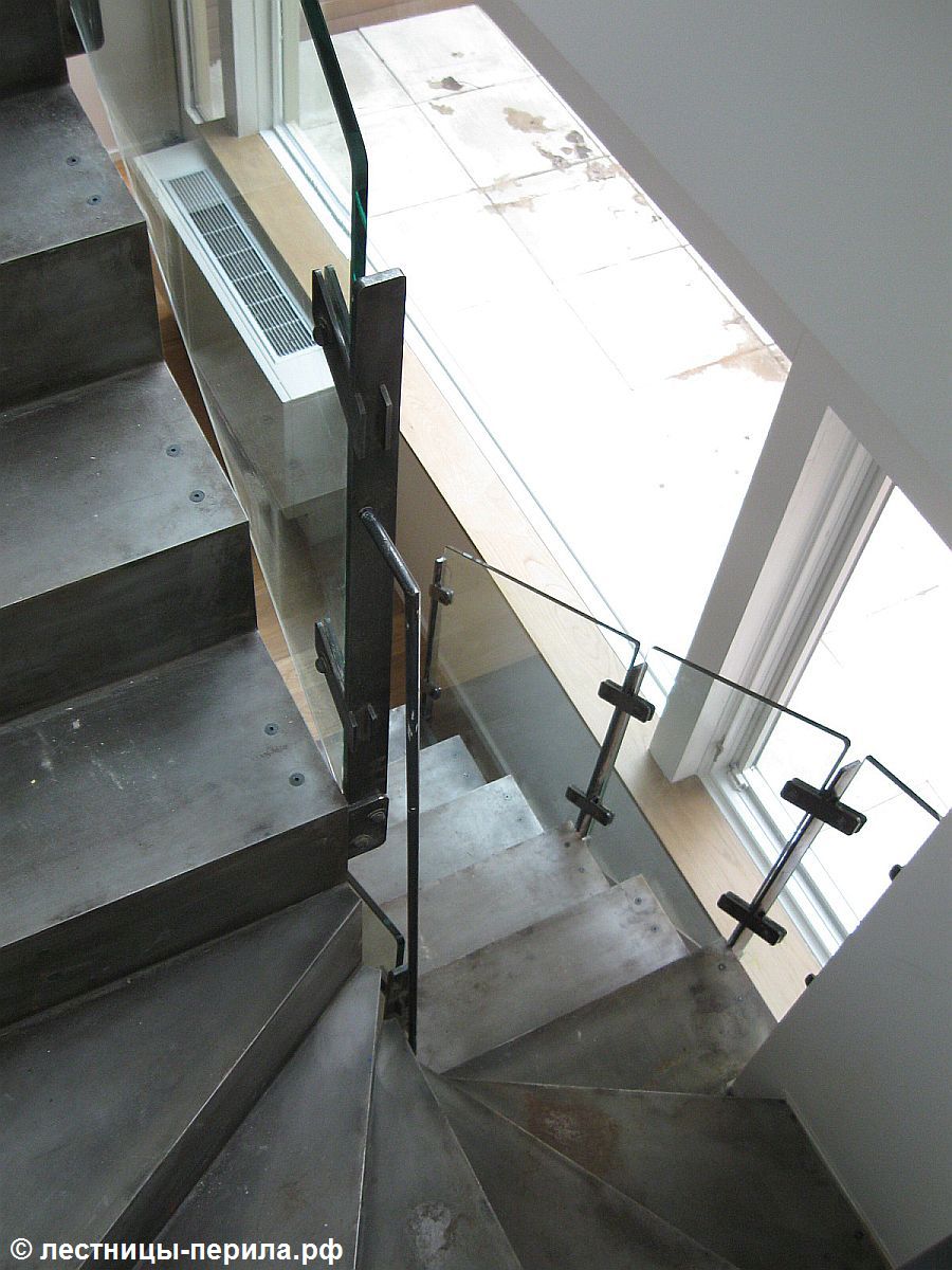 Лестница на металлокаркасе в ЖК Парк Авеню. Фото 1.
