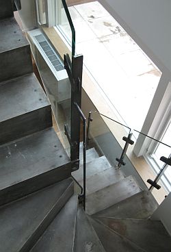 Металлическая лестница в ЖК Парк Авеню