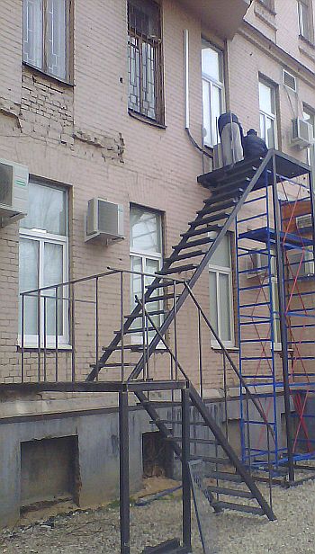 Металлическая пожарная лестница. Объект 4.