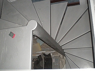 Винтовая металлическая лестница в Чехове 