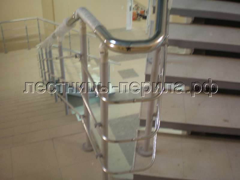 Металлическая лестница в городе Ступино. Фото 12