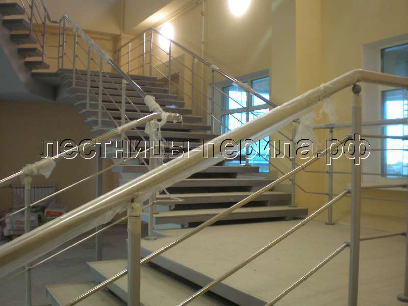 Металлическая лестница в городе Ступино. Фото 13