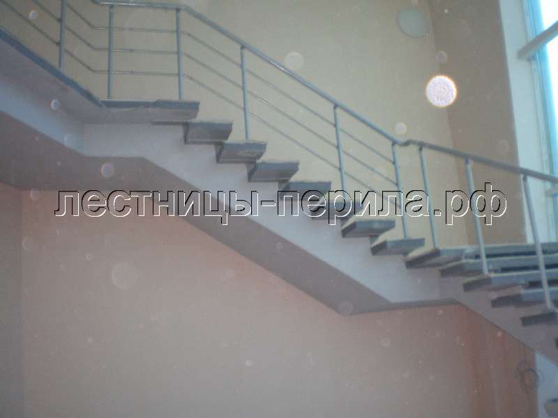Металлическая лестница в городе Ступино. Фото 15