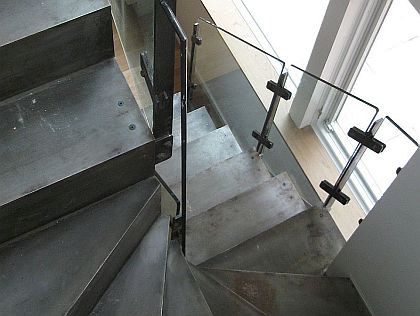 Металлическая лестница в ЖК Парк Авеню